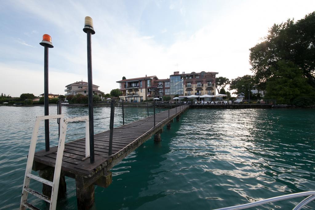 Hotel Aurora Sirmione Exteriör bild